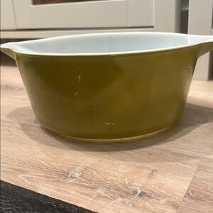 Pyrex Verde 475 Round casserole dish.